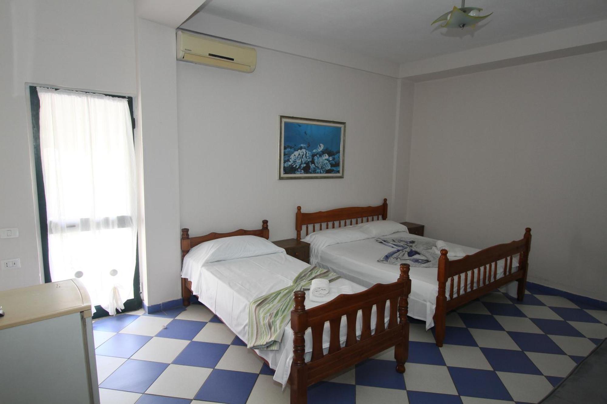 Kompleksi Eli Guest House Дуррес Экстерьер фото