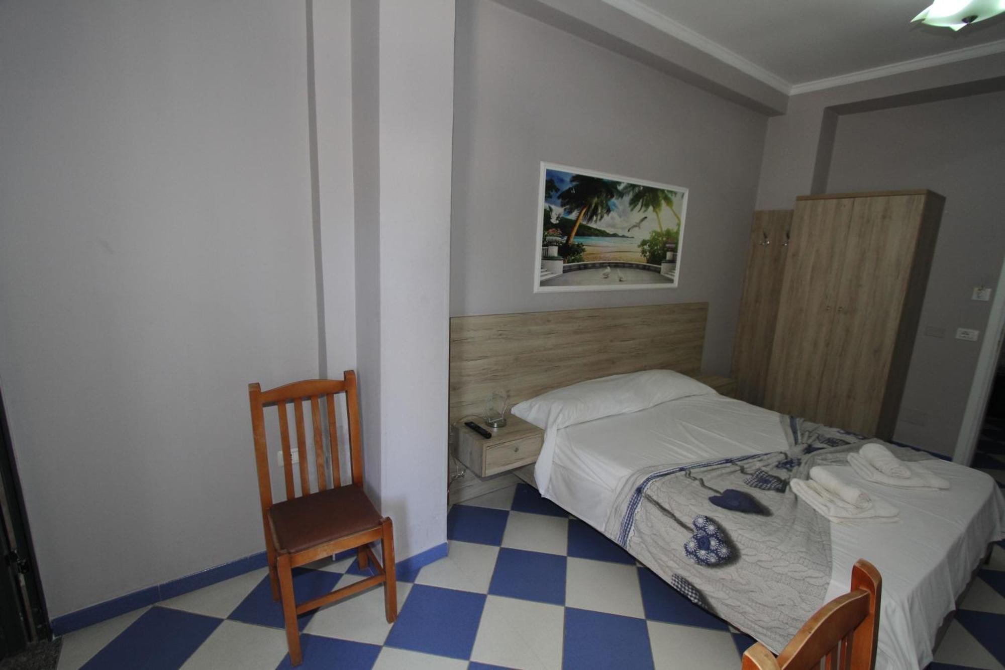 Kompleksi Eli Guest House Дуррес Экстерьер фото