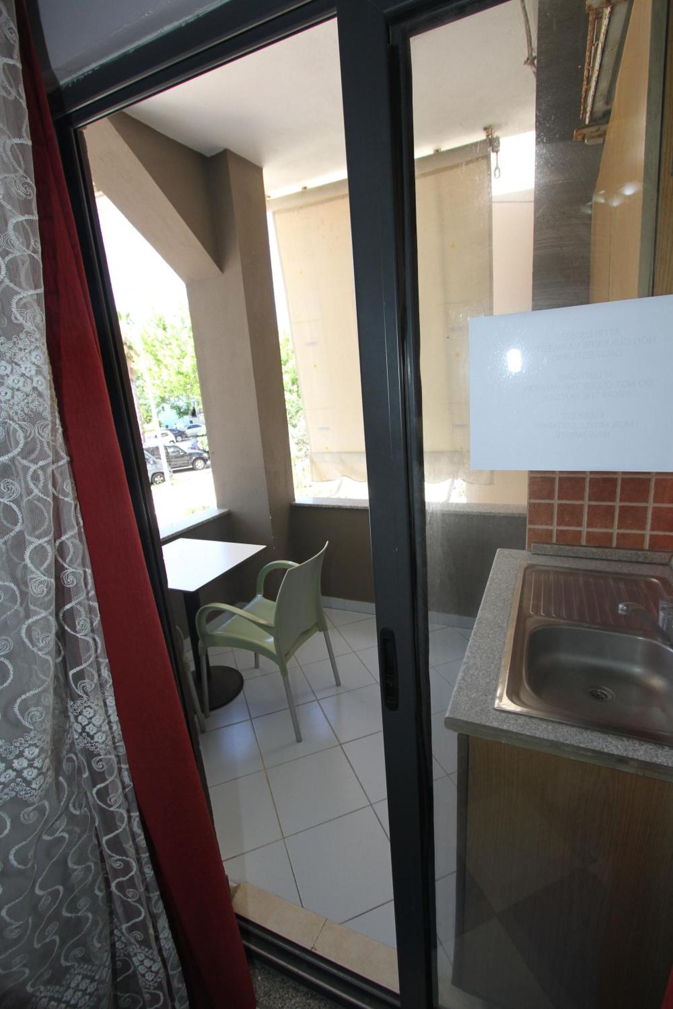 Kompleksi Eli Guest House Дуррес Экстерьер фото