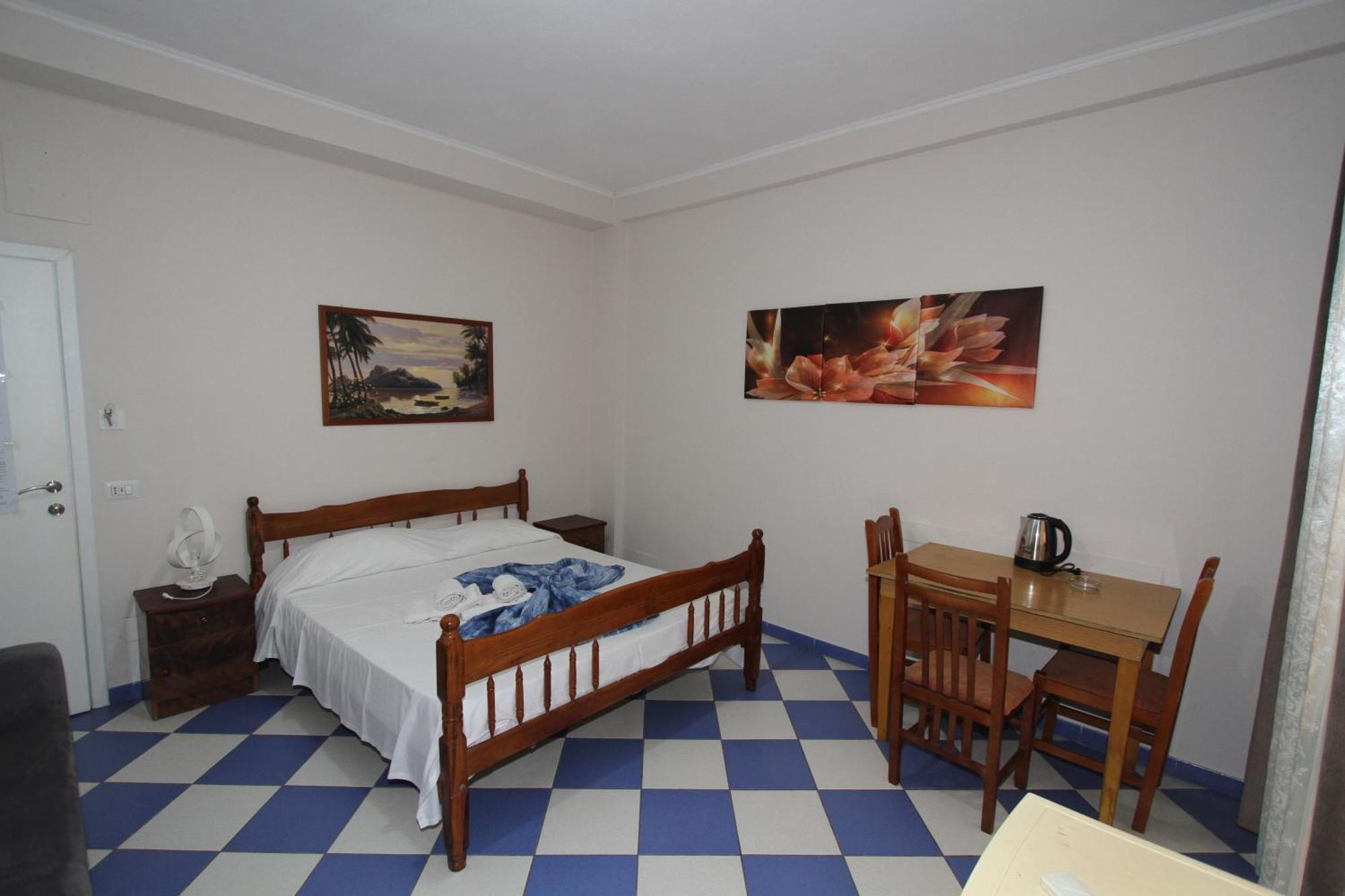Kompleksi Eli Guest House Дуррес Экстерьер фото